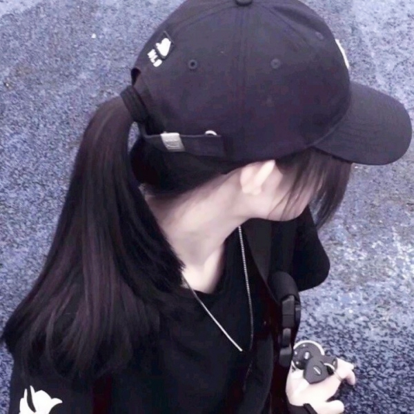 超酷女生戴帽子头像合集 22张霸气高清头像图