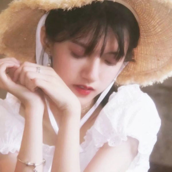 18张超清唯美清新女生部位头像合集