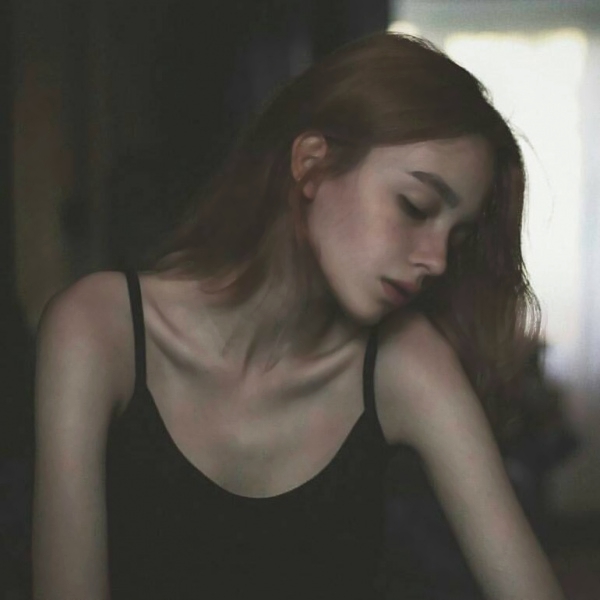 女生欧美风暗黑系高清头像 超拽很酷的暗黑系网图欧美女头(14张)