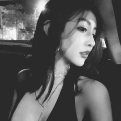 黑白丧系真人女生头像！12张高清酷飒丧感黑白图合集