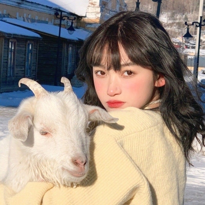 小脸头像网更新9张同一美女真实照片头像