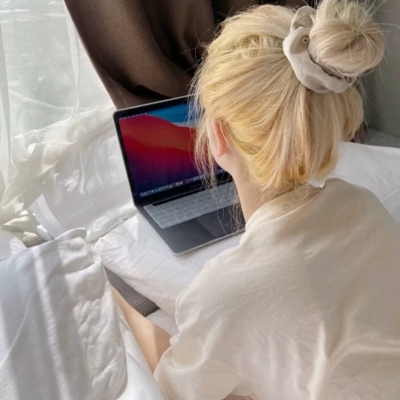 12张适配独立自信女生的真人头像图