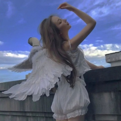 女生氛围感拉满的有涵养微信头像合集来啦（9张）