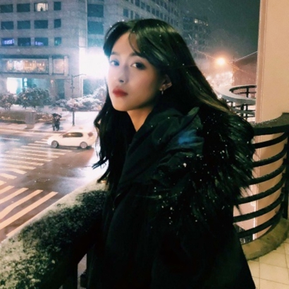 17张氛围感拉满的真人女生头像 精选高清意境女头