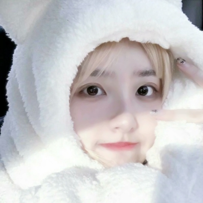 17张高清兔耳女生真人头像 好看又治愈