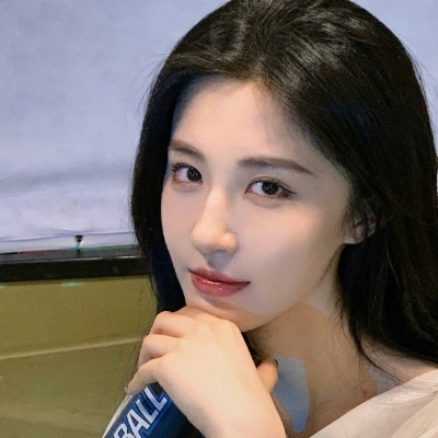 清纯高颜值女生头像合集 共12张