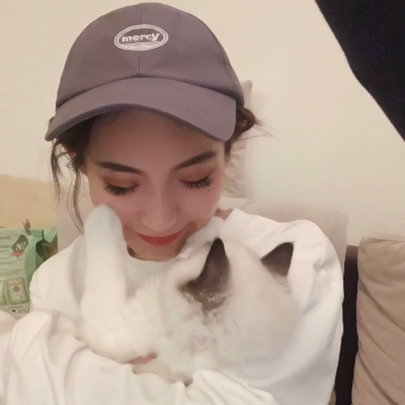 26张高清高冷戴帽女生头像合集