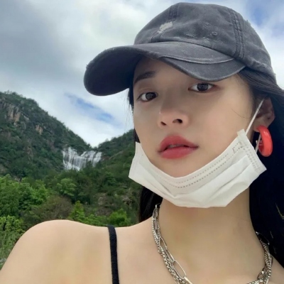 小众又高级！16张冷淡风女生头像合集