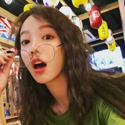 这里是来自小脸头像网的15张精选优质女生高清个性头像合集