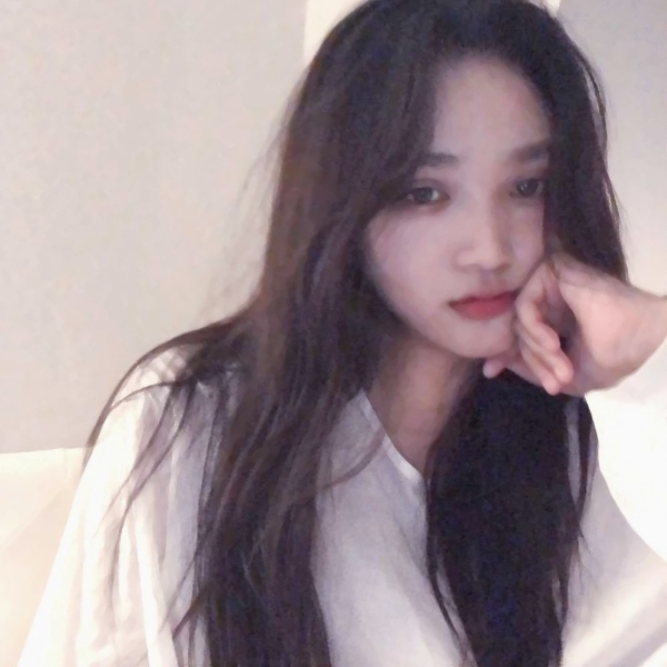 32张好看的现实长发御姐头像 适合玩网用的优质女生头像