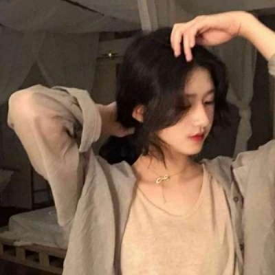 版干净质感女生真人头像 共18张