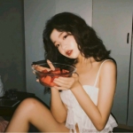 同一女生的高清头像合集！9张好看的成套女头像分享