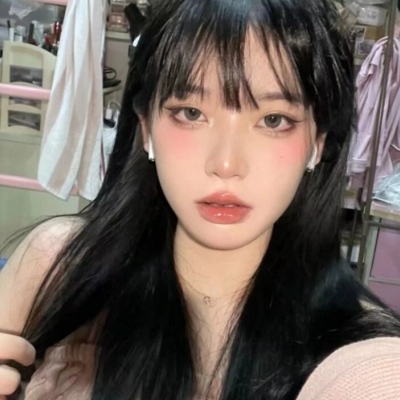 当下超火的真人女生头像合集 共20张