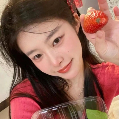 超火的酷飒女生真人头像 共8张