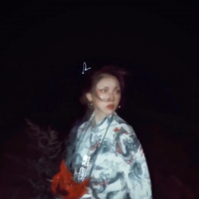 女生暗黑系真人酷头像合集（17张）