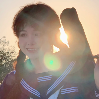 新款！9张真人女生校服可爱头像分享