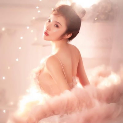 带女人味的性感女生头像！9张高清真人写真图分享