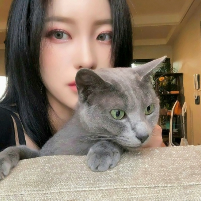 35张高清好看的女生抱猫头像合集