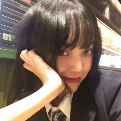 8张气质漂亮的高清真人女生微信头像合集