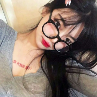 15张高清真人眼镜女生头像 个性氛围感拉满