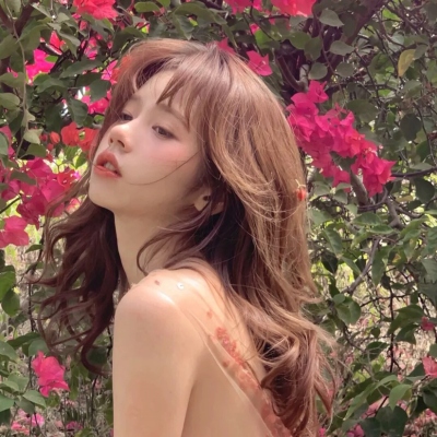 17张高级感女生小清新微信头像｜快来挑一张换起来