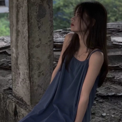 热门微丧风真人女生头像，8张质感图分享