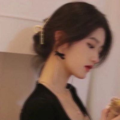 最新高清女生真人头像合集 共20张