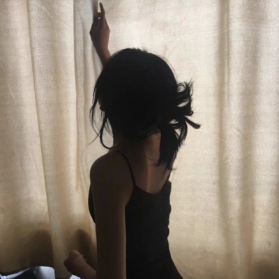 暗色调微丧感真人女生头像 9张合集