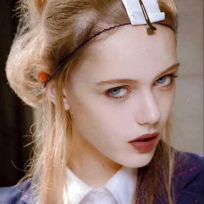 新版女生高级感头像图集 一共16张高清图