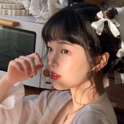 11张氛围感拉满的真人小姐姐网图头像 超好看女生头像来啦