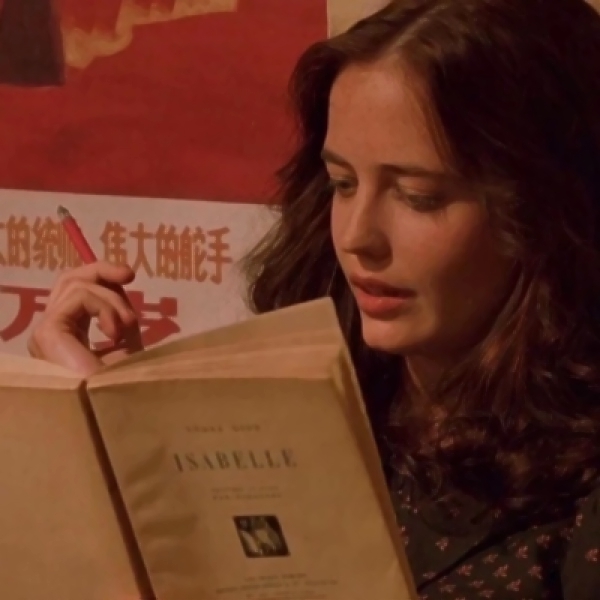 14张氛围感拉满的侧脸女生头像 气质感直接拉满