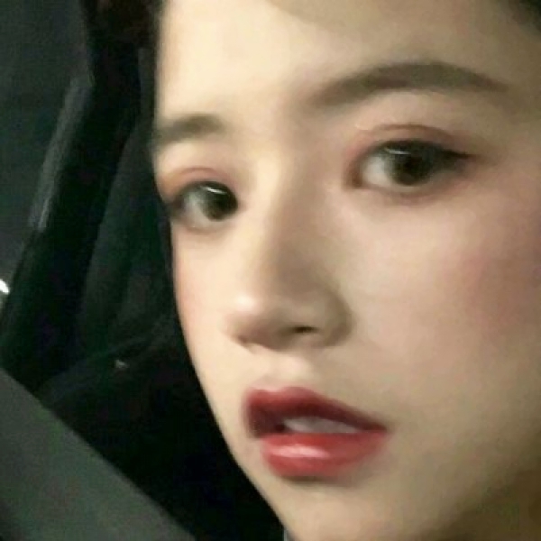 8张高清好看的女生大头贴头像合集