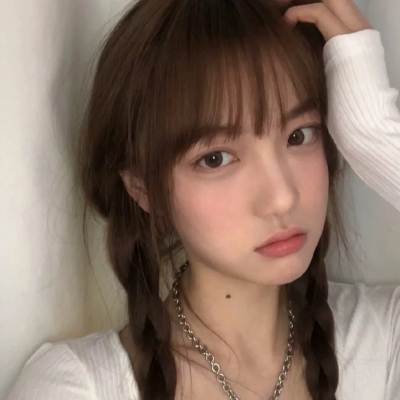 12张适配独立自信女生的真人头像图