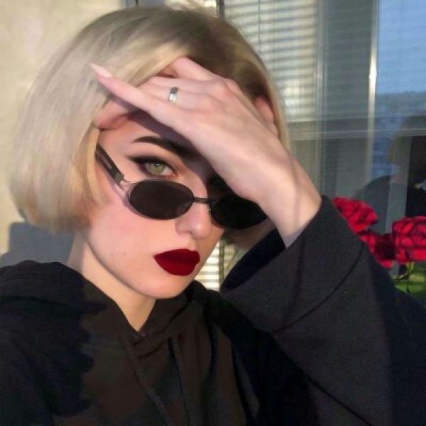 女生欧美风暗黑系高清头像 超拽很酷的暗黑系网图欧美女头(14张)