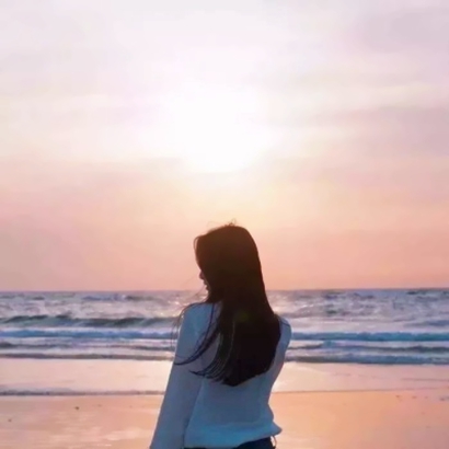 30张高清有气质的成熟知性女生微信头像