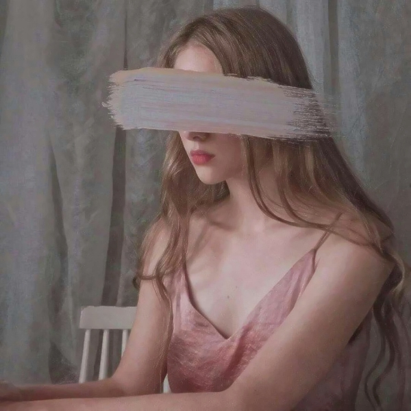 带着淡淡忧伤的意境女生头像 16张氛围感拉满的伤感女头素材