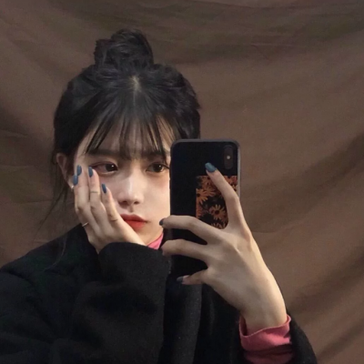 热门女生丧系头像合集 共15张