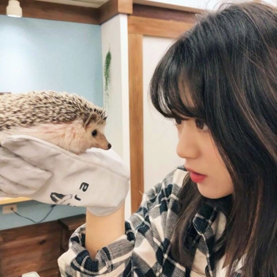 这里是来自小脸头像网的15张精选优质女生高清个性头像合集