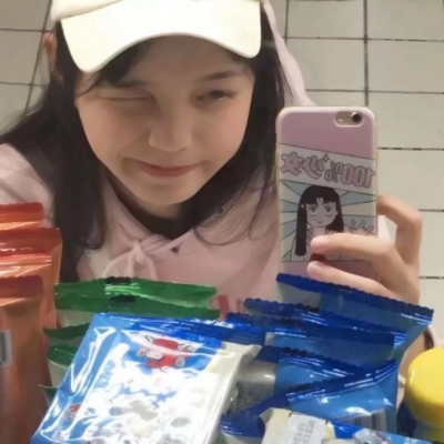 27张可爱真实的手机控女生头像合集