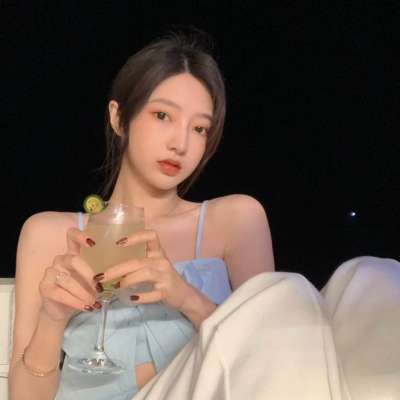 11张有气质又高级的女生头像图