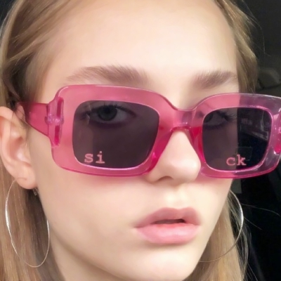 14张搞怪可爱高清欧美女生头像 直接存就能用