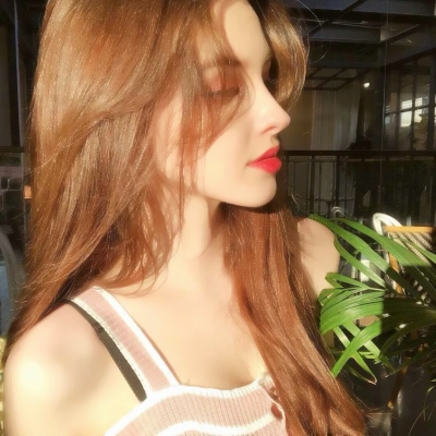 20张氛围感拉满的外国女生清新头像合集