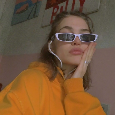 14张搞怪可爱高清欧美女生头像 直接存就能用