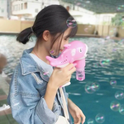 微信闺蜜头像来啦！10张高清玩泡泡机的女生双人头像