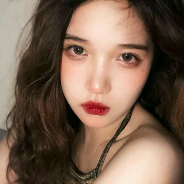 36款时尚大气的潮流女生微信头像 优雅又有格调