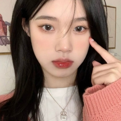 12张适配独立自信女生的真人头像图