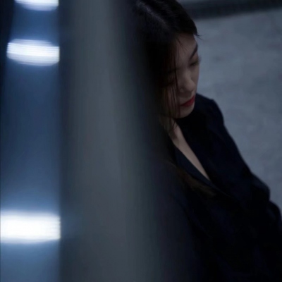 17张氛围感拉满的真人女生侧脸伤感头像