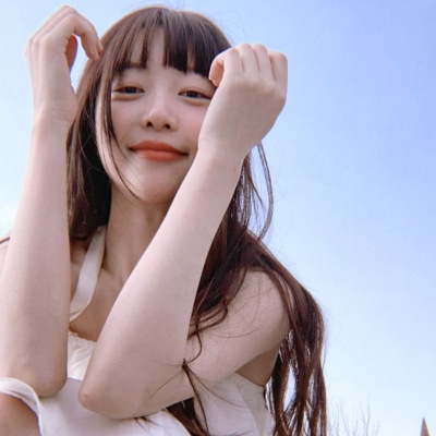 气质干净感拉满的女生头像合集，共16张