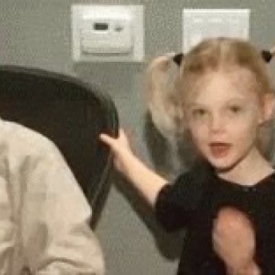 14张搞怪可爱高清欧美女生头像 直接存就能用