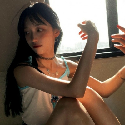 14张高清港风性感女网红头像 氛围感拉满